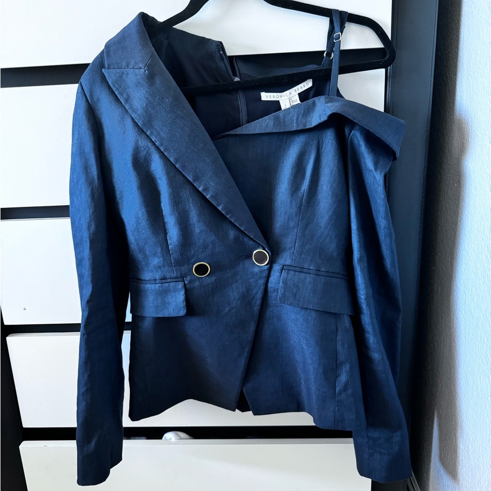 Beautiful Deep blue, Veronica beard off the shoulder blazer. Size 4. Fits 4-6